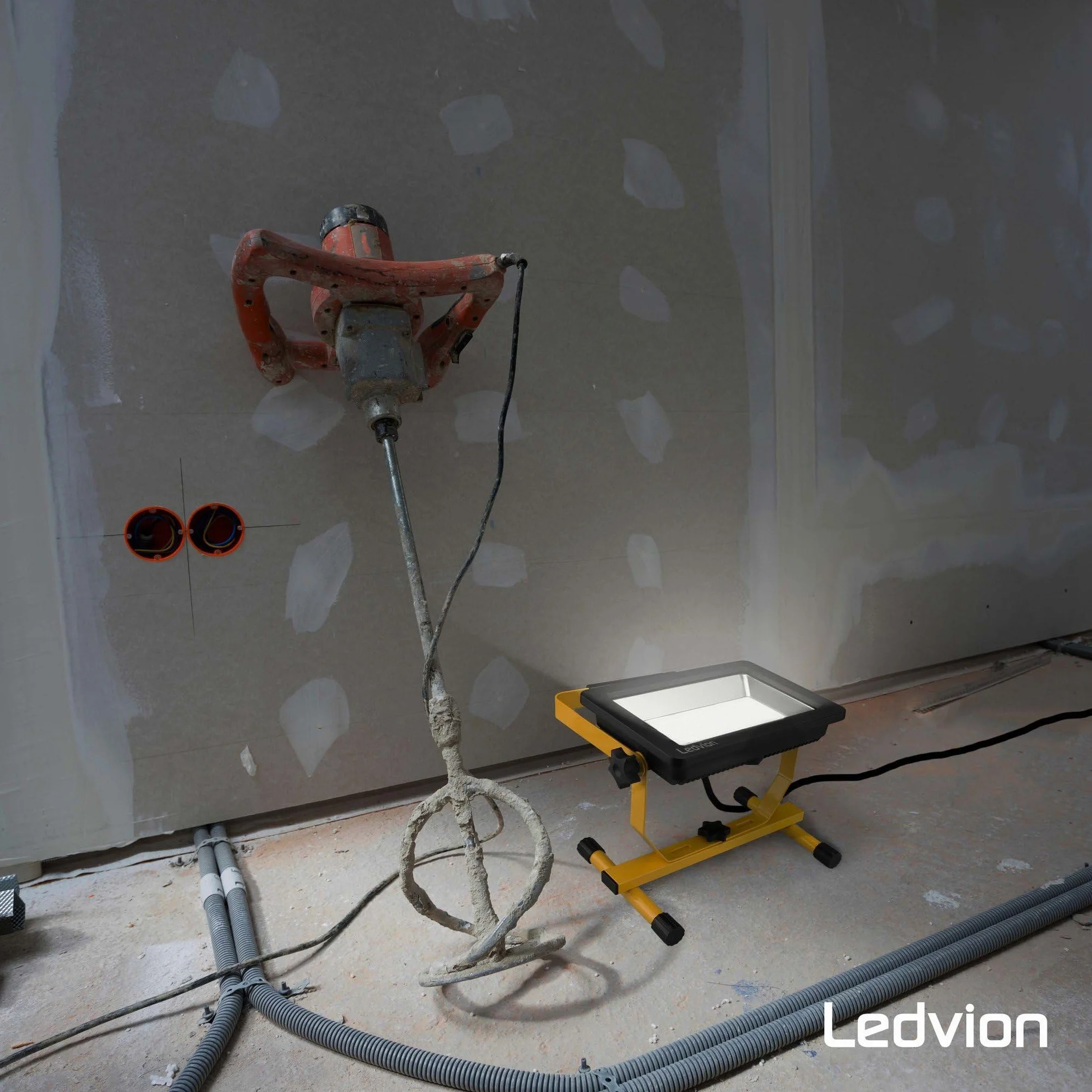 Ledvion Lampa budowlana LED, IP65, 100 W, 120 lm/W, 12000 lumenów, 6500 K, w zestawie kabel przyłączeniowy 1,5 m, lampa zewnętrzna
