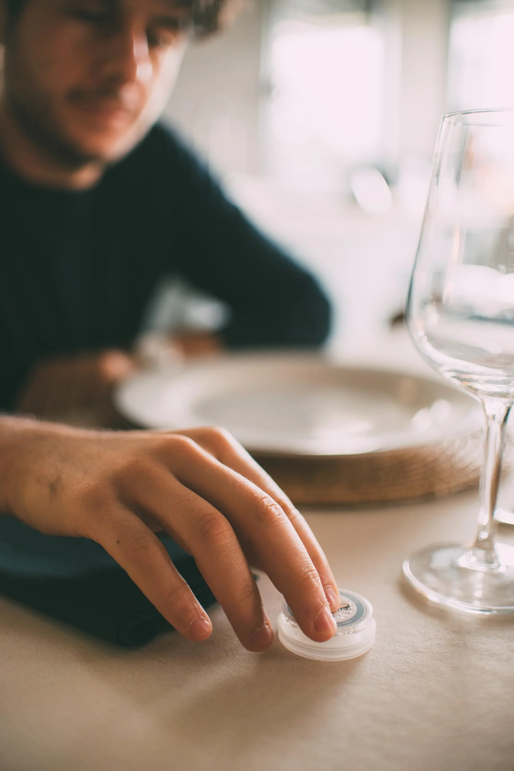 Napkin Go, chusteczki nawilżane w formacie kieszonkowym, bez plastiku, kapsułki o zapachu oceanu, odpowiednie do skóry wrażliwej firmy Napkin Go, 50 sztuk