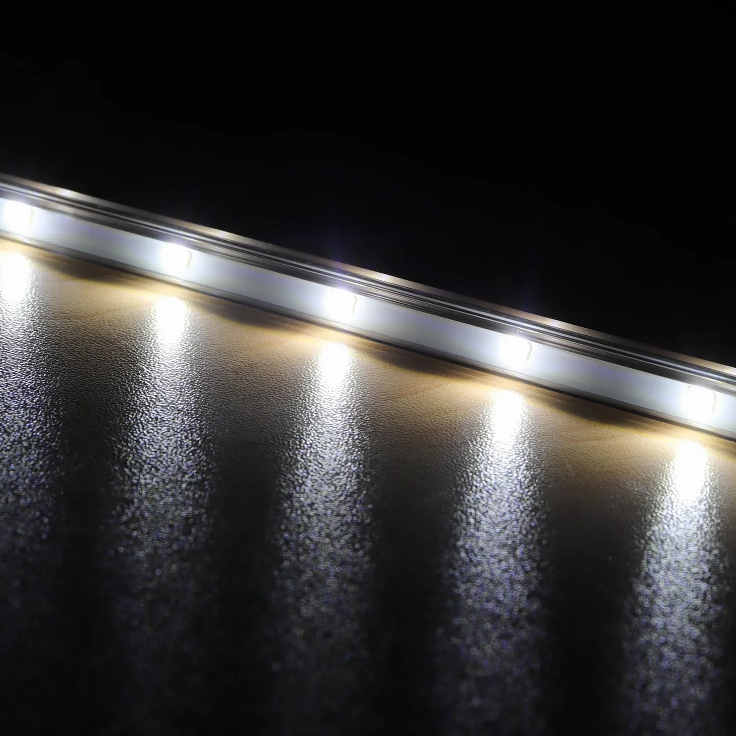 da LIGHT Lampa podszafkowa LED z przełącznikiem, 8,5 W, 760 lm, 6000 K, zimna biel, listwa świetlna, lampa kuchenna, oświetlenie witryn, oświetlenie szafy z paskami 6 x 26 cm, do kuchni, szafy,