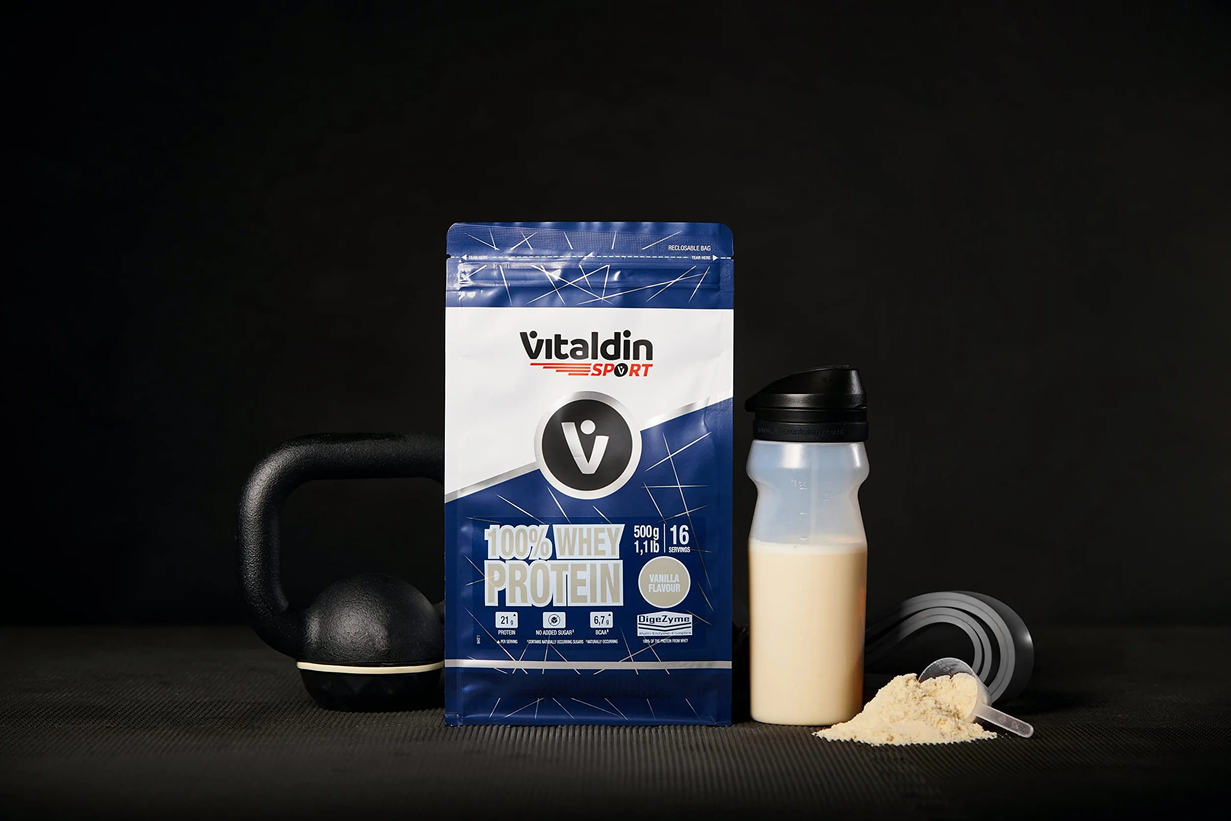 VITALDIN SPORT 100% Whey Protein Vanilla 500 g – 100% białko serwatkowe w proszku z Digezyme – budowa mięśni i regeneracja – smak waniliowy – 6,7 g BCAA na porcję – bez dodatku cukru