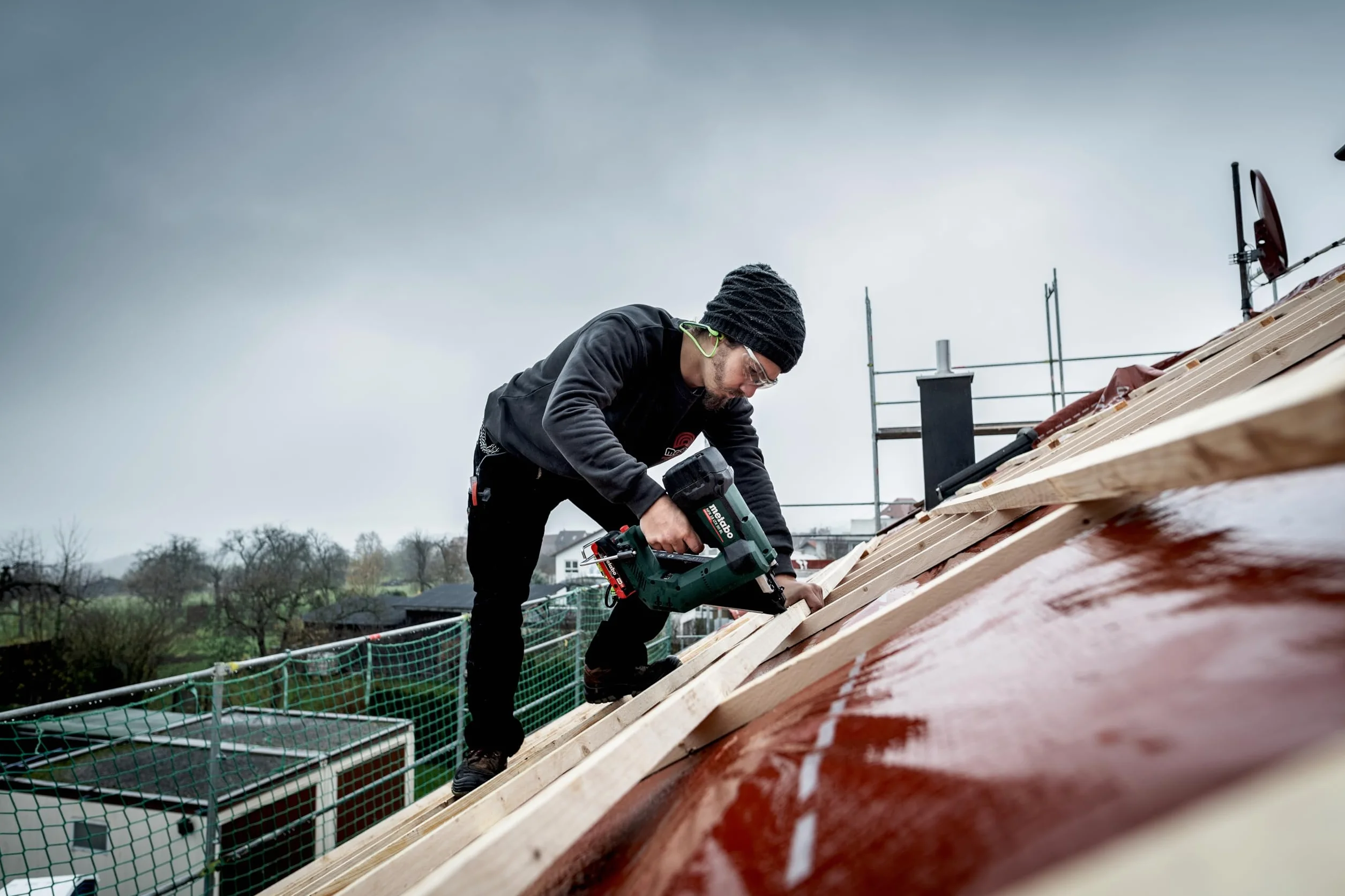 Metabo akumulatorowy gwoździarka NFR 18 LTX 90 BL – 612090840 – 18 V – Z technologią uderzenia pneumatycznego do wszechstronnych prac podłogowych i montażowych – Bez akumulatora i ładowarki