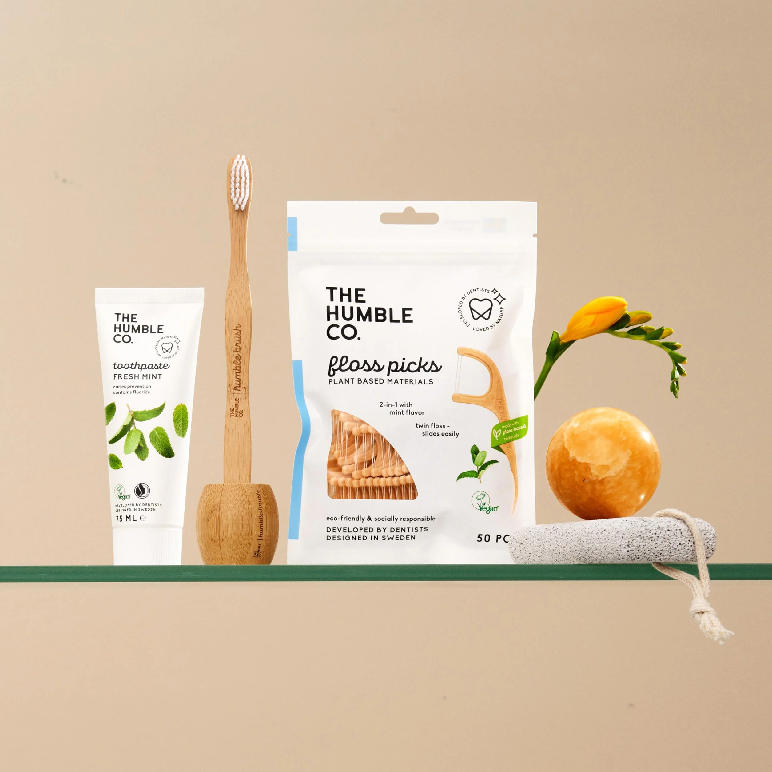 The Humble Co. Roślinne patyczki z nicią dentystyczną, świeża mięta, przyjazne dla środowiska, wegańskie, bez cukru, zalecane przez dentystów – usuwa kamień nazębny i nadaje uczucie świeżości (1 x 50p)