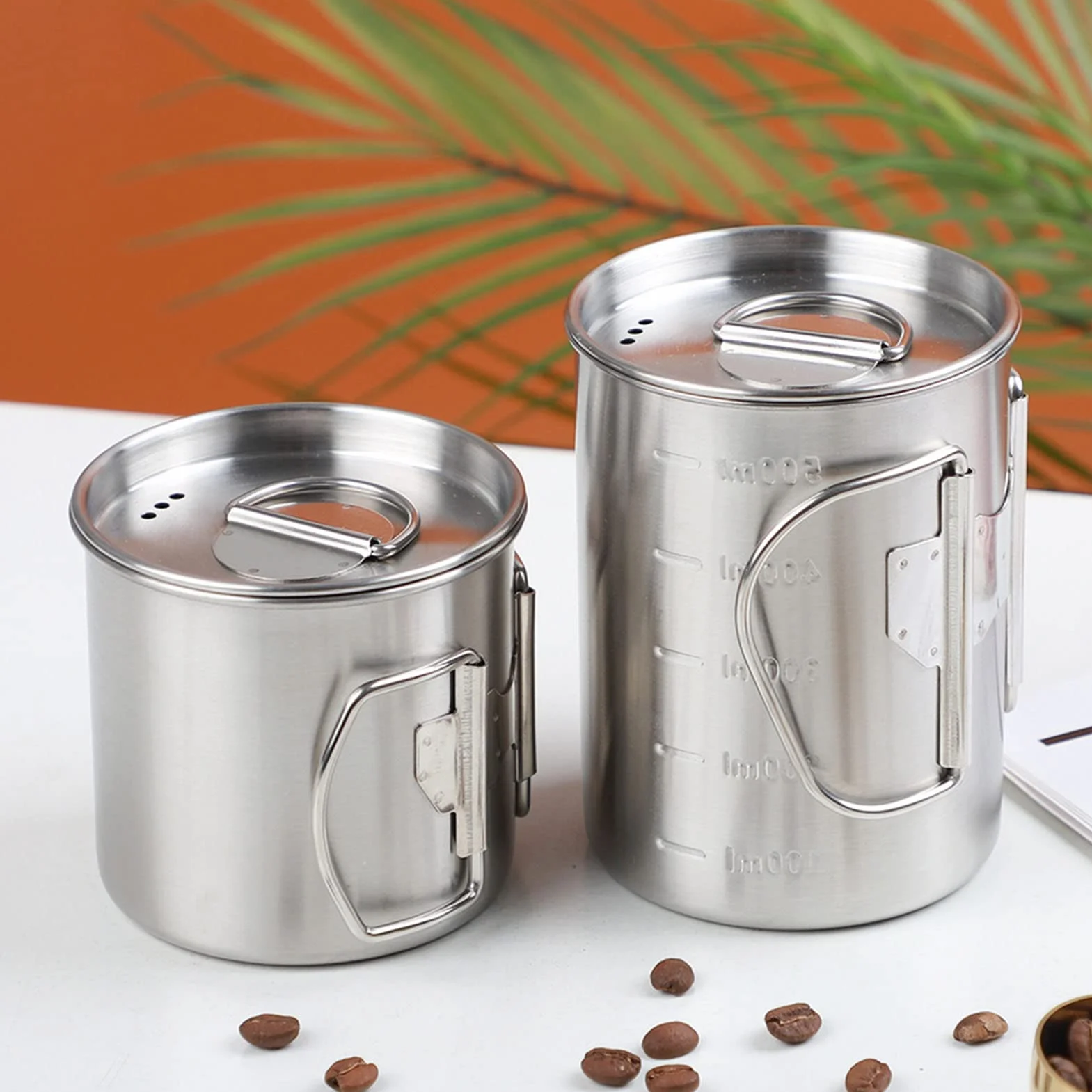 lyrlody Kubek Kempingowy ze Stali Nierdzewnej, Kubek z Uchwytem, ​​składanymi Uchwytami i skalą Objętości, Składany z pokrywką, na Piknik Kempingowy (500ML)