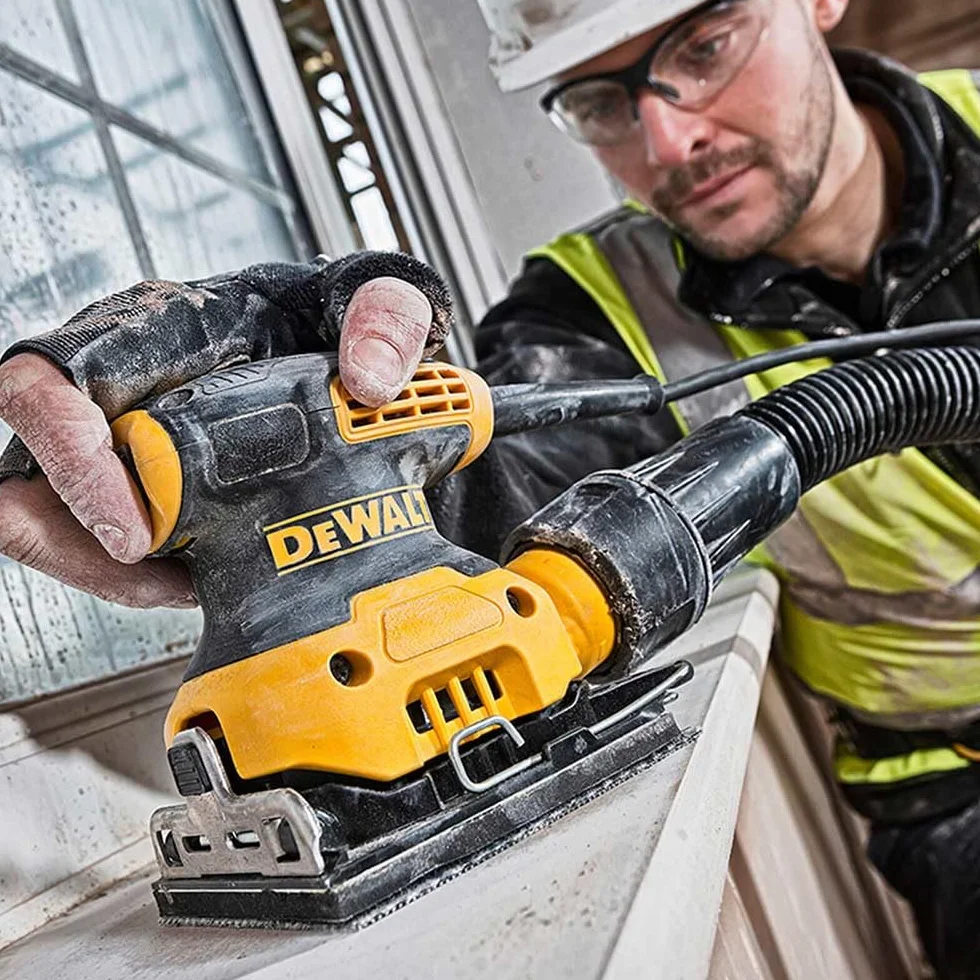 DEWALT DWE6411-GB 240 V szlifierka mimośrodowa 1/4 arkusza - żółty/czarny