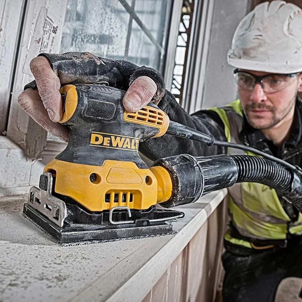 DEWALT DWE6411-GB 240 V szlifierka mimośrodowa 1/4 arkusza - żółty/czarny