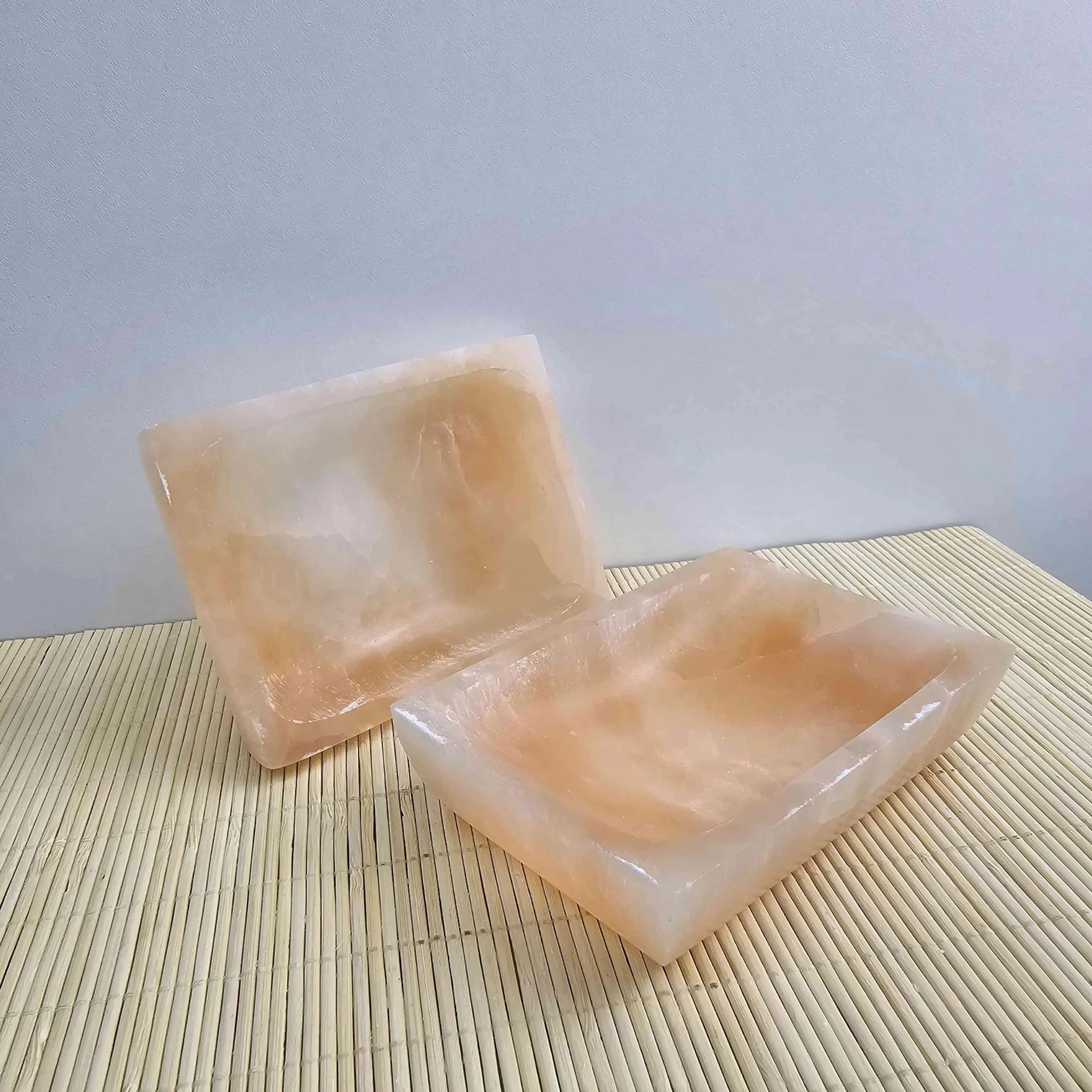 NKlaus Brzoskwinia selenitowa prostokątna misa 12 x 8 x 3 cm – ręcznie wykonana miska z selenitu brzoskwiniowego, idealna do kamieni szlachetnych, biżuterii i medytacji, naturalna dekoracja dla