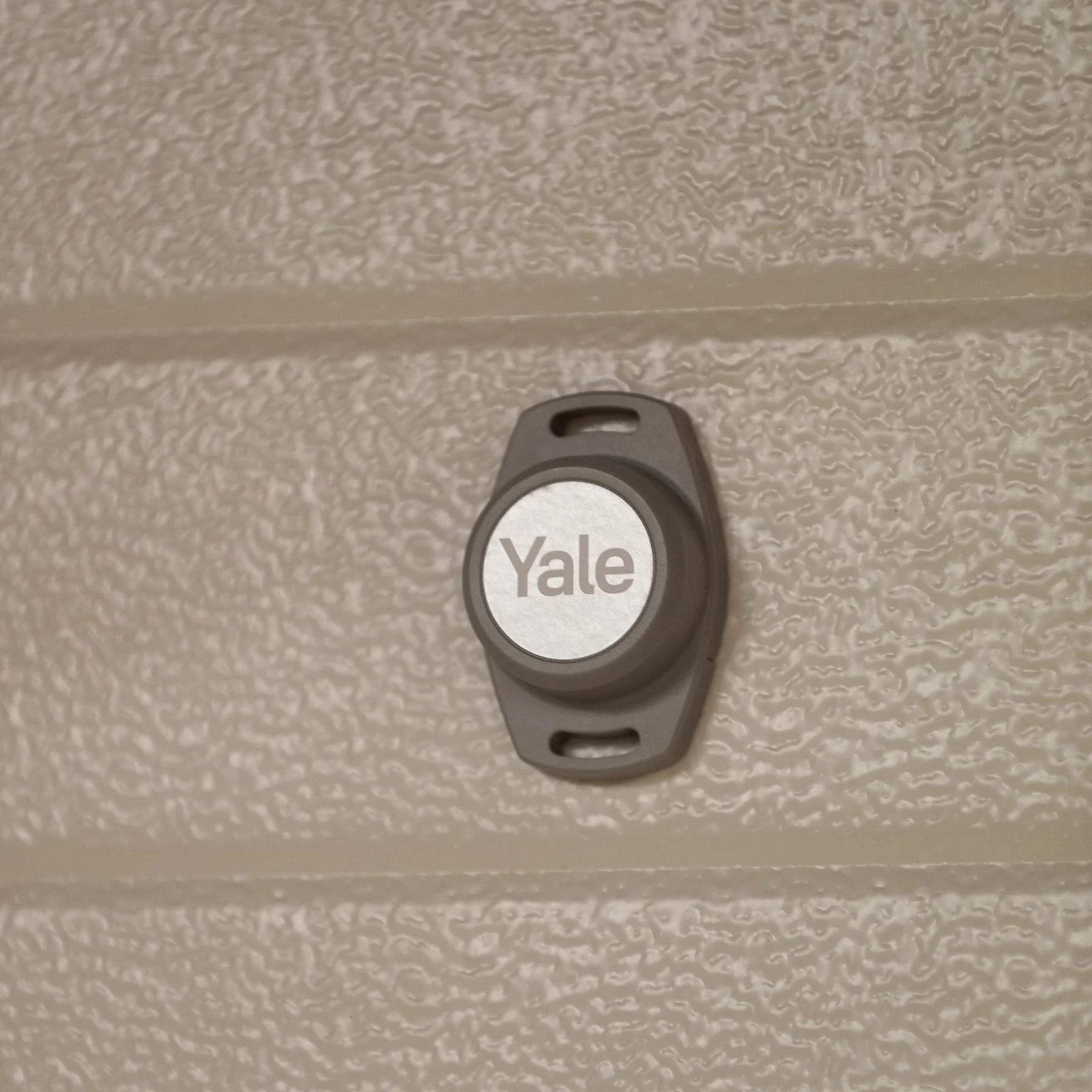 Yale Smart Opener do drzwi garażowych - 05/102300/BW - Otwieranie przez Wi-Fi - Auto-Open - Zdalne sterowanie - Wspólny dostęp - Prosta instalacja