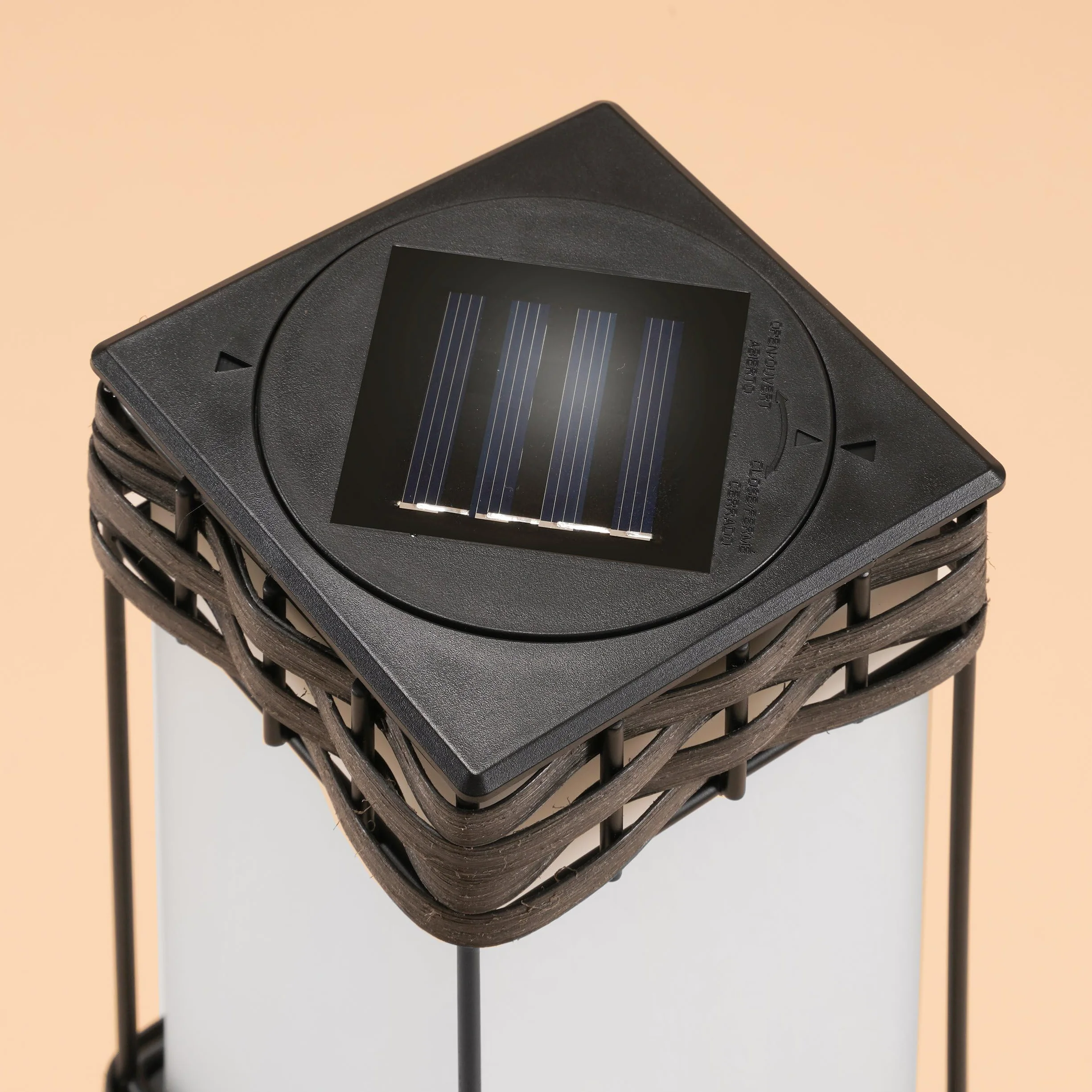 Esotec solarna lampa stojąca rattanowa LED ogrodowa ścieżki