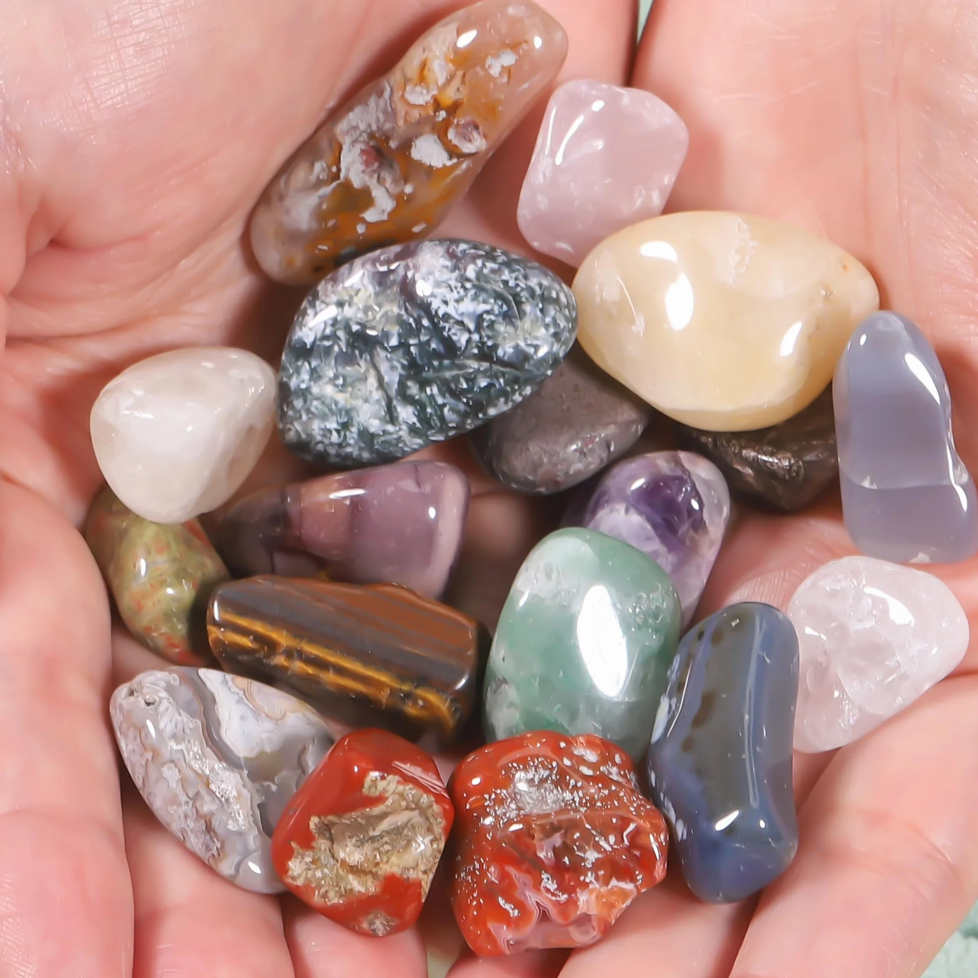 Zestaw 18 naturalnych polerowanych kamieni czakry do medytacji i reiki