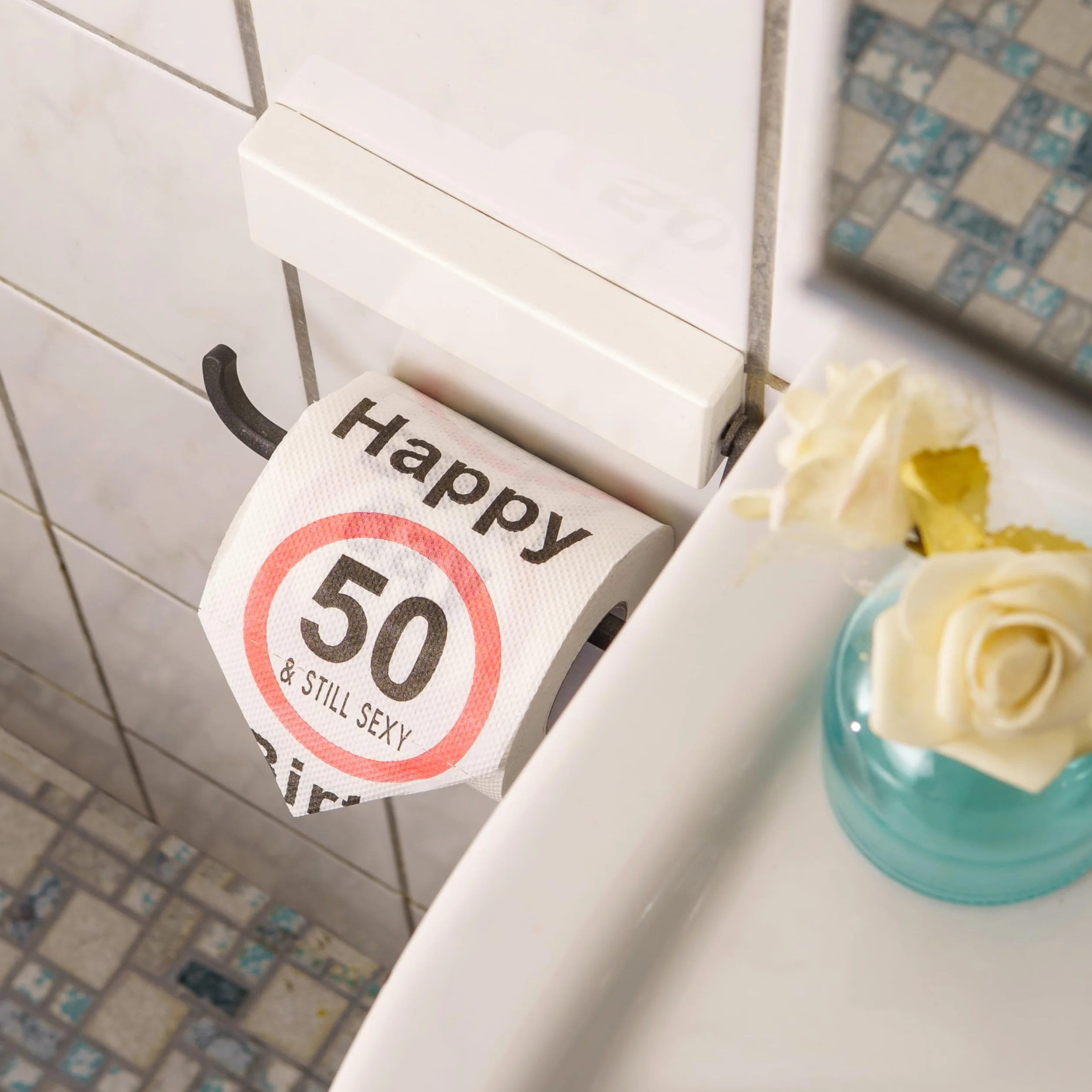 Happy Birthday & Still Sexy papier toaletowy, dekoracja i pakowanie prezent na 50. urodziny, zabawny motyw rolki papieru toaletowego, innowacyjny prezent dla nastolatków, chłopców, dziewcząt