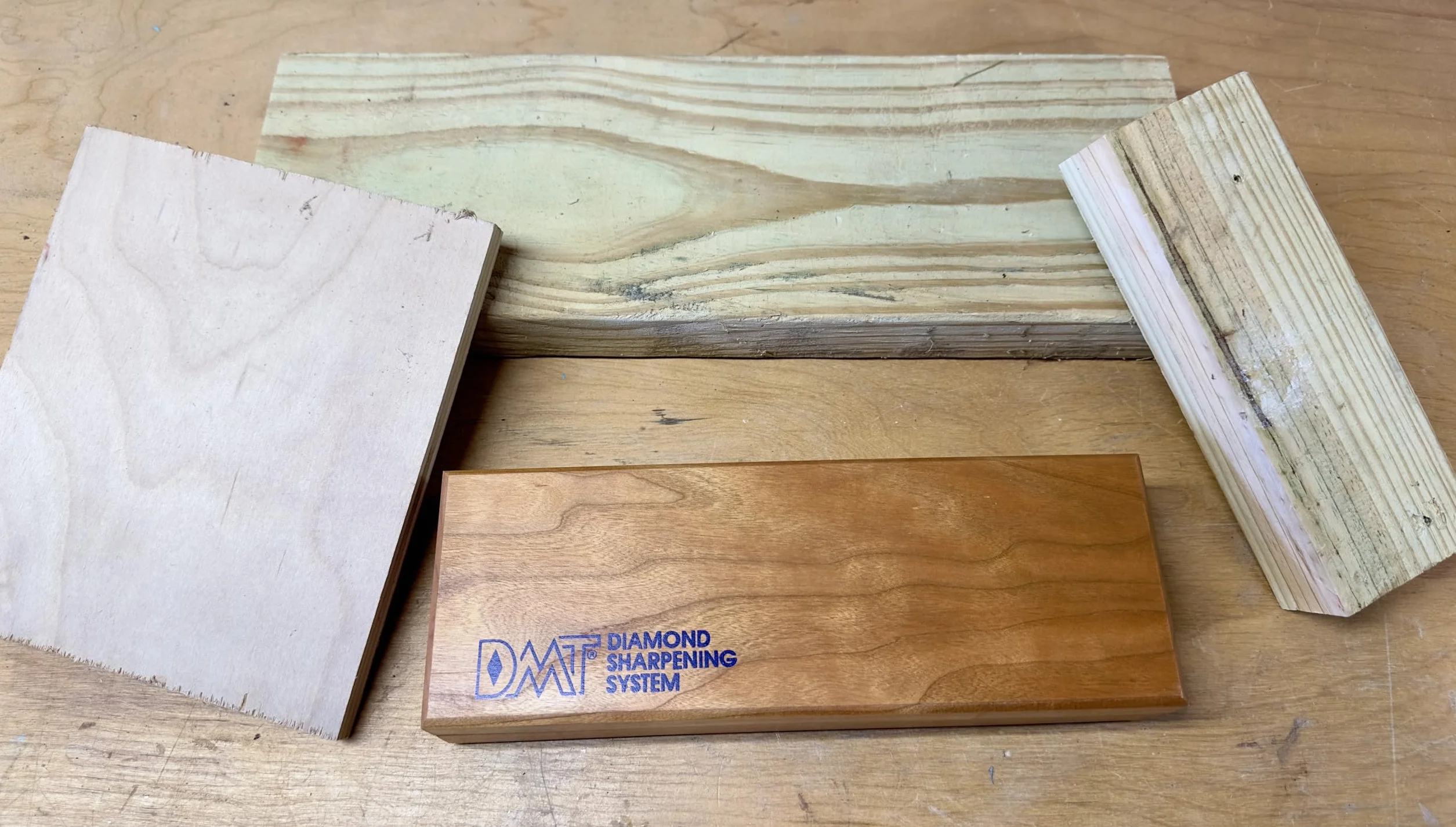 DMT W8F 20 cm diamentowa temperówka do kamieni szlifierskich, z pudełkiem z twardego drewna