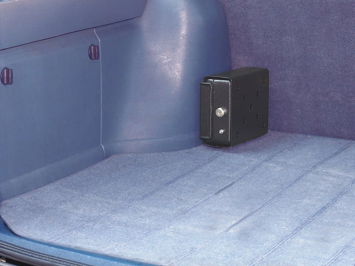 AUTO-STYLE Sejf samochodowy - czarny - w zestawie uchwyt montażowy i 2 klucze (22,5 x 16,5 x 8,5 cm)