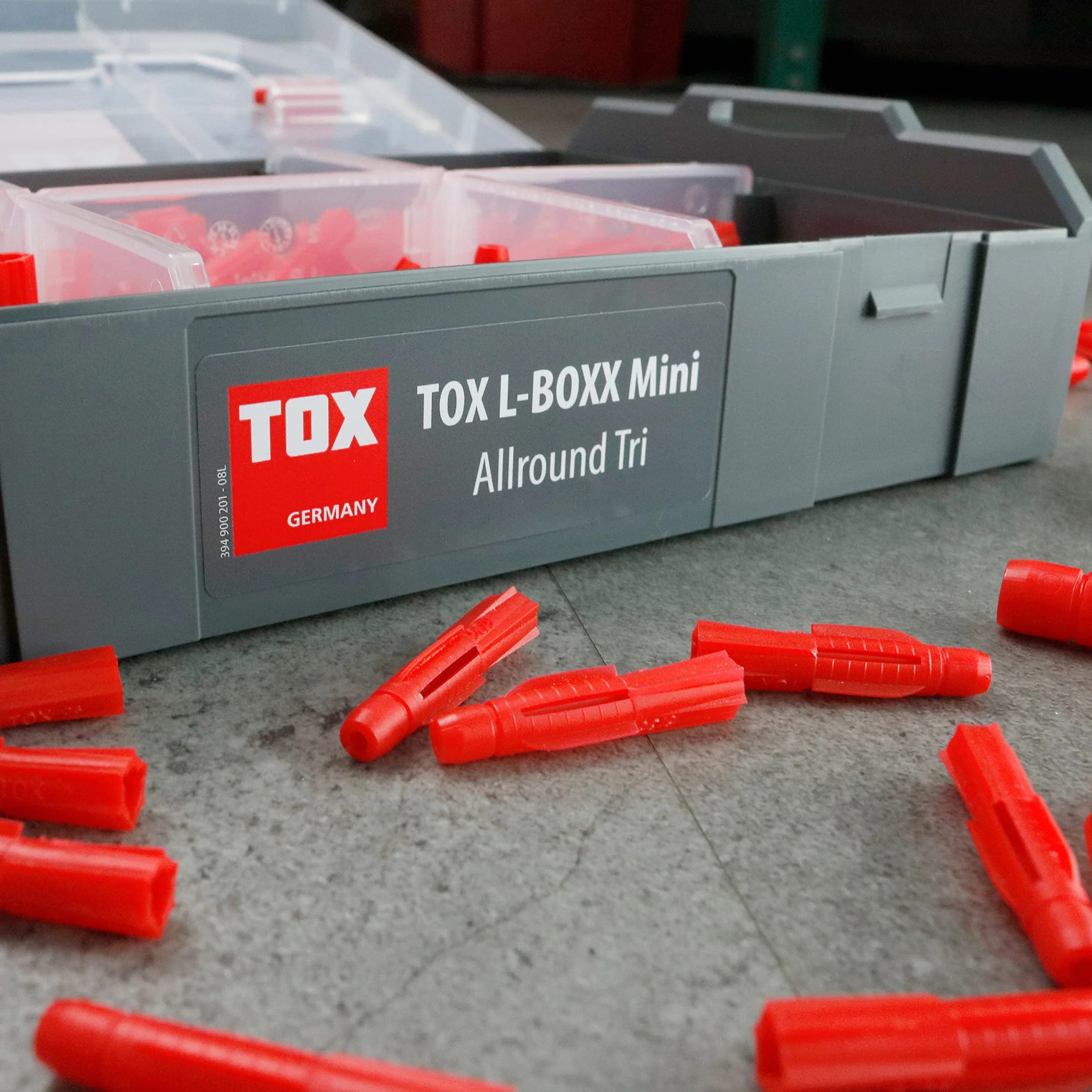 TOX L-BOXX Mini Allround Tri zestaw kołków rozporowych, efektywny, kompaktowy, przejrzysty i można je układać w stos + zestaw kołków rozporowych Tri do mocowania w prawie wszystkich materiałach