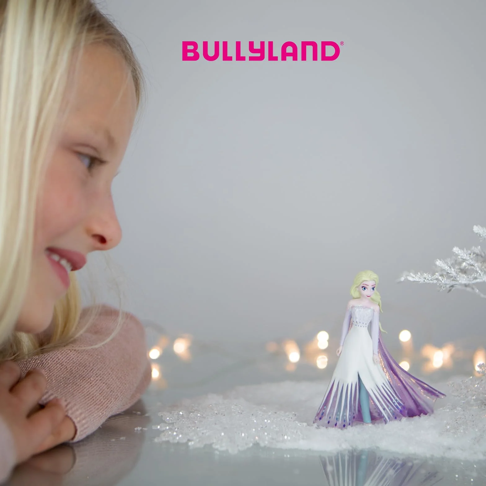 Bullyland 12961 - Figurka do zabawy Elsa von Arendelle z Walta Disney Królowa Lodu ok. 10,1 cm, wierna w szczegóły, idealna jako mały prezent dla dzieci od 3 lat