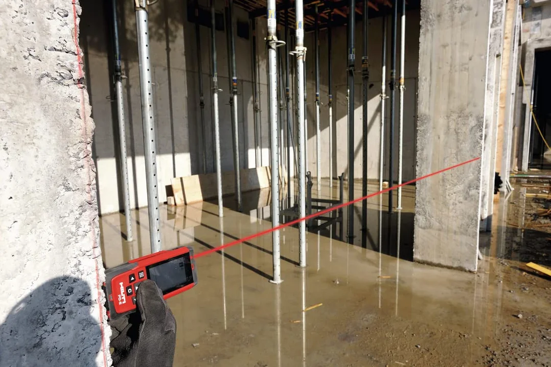 Hilti 2062050 PD-E Miernik lasera odległości (do 200 m, ze zintegrowanym wizją, dla unikalnego i ciągłego pomiaru z cyfrowym poziomem pęcherzyka i ekranu zewnętrznego, pomiary pamięci 30.